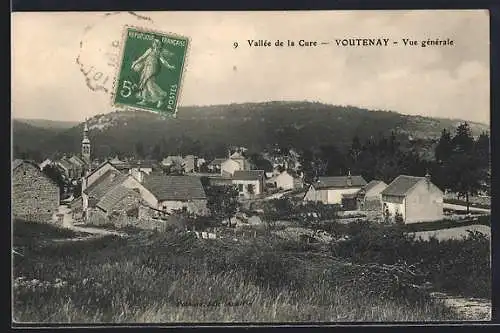 AK Voutenay, Vue générale de la vallée de la Cure et du village