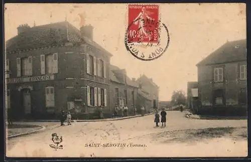 AK Saint-Sérotin /Yonne, Vue de la rue principale avec des bâtiments et des passants
