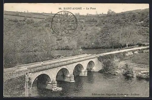AK Saint-André, Le Pont sur la rivière entouré de paysages verdoyants