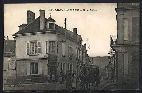 AK Ancy-le-Franc, Rue Albert 1er avec passants et calèche