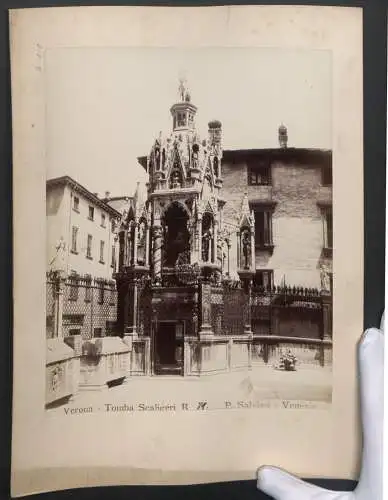 Fotografie P. Salviati, Venezia, Ansicht Verona, Tomba Scaligeri
