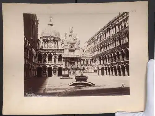 Fotografie unbekannter Fotograf, Ansicht Venezia, Cortile del Pal Ducale, Grossformat 33 x 25cm