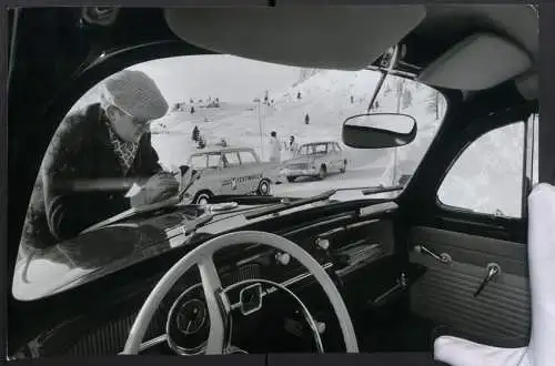 Fotografie Heggemann, Ansicht Sölden, VW-Käfer im Kältetest, mit Stern Motor Testwagen, Grossformat 39 x 25cm