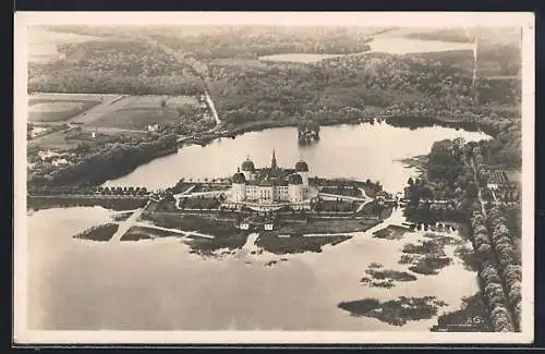 AK Moritzburg / Sachsen, Ortsansicht aus der Luft