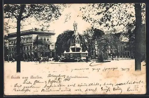 AK Berlin, Rolandbrunnen mit Pferdekutschen und Passanten