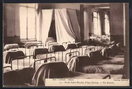 AK Issy /Seine, École Saint-Nicolas d`Issy, Un Dortoir