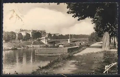 AK Courbevoie-Neuilly-sur-Seine, Le pont et les bains C. Masson vus du quai du boulevard de Courbevoie