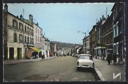 AK Chaville, L`Avenue Roger Salengro avec voitures et bâtiments des deux côtés