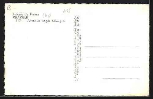 AK Chaville, L`Avenue Roger Salengro avec voitures et bâtiments des deux côtés