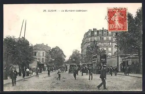 AK Clichy, La Barrière intérieure avec passants et bâtiments historiques