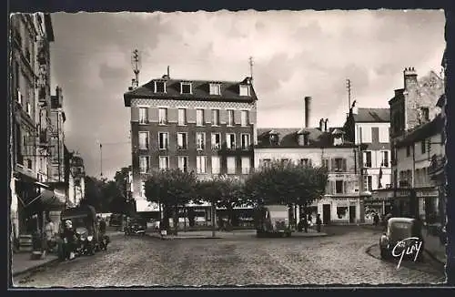 AK Suresnes /Seine, La place du Général Leclerc