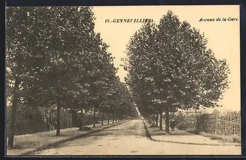 AK Gennevilliers, Avenue de la Gare bordée d`arbres