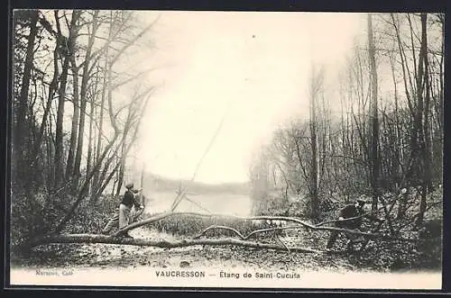 AK Vaucresson, Étang de Saint-Cucufa avec des hommes abattant un arbre
