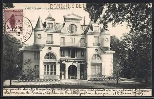 AK Vaucresson, La Vaucressonniere vue de face avec jardin et arbres environnants