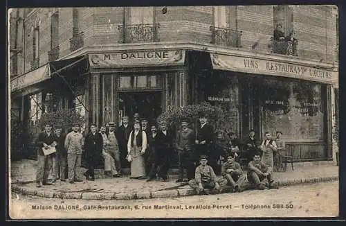 AK Levallois-Perret, Maison Daligne, Café-Restaurant avec groupe de personnes devant l`entrée