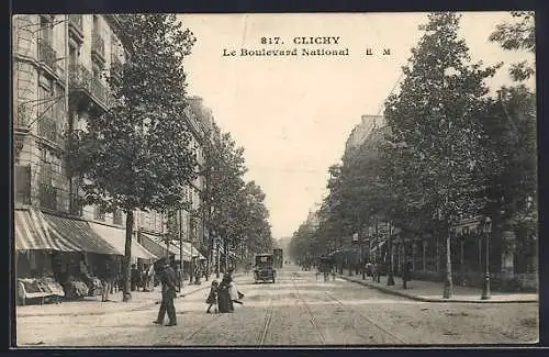 AK Clichy, Le Boulevard National avec passants et calèche