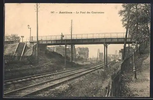 AK Asnières, Le Pont des Couronnes avec voie ferrée et piéton sur le pont