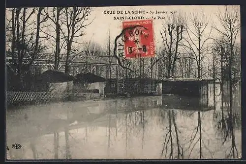 AK Saint-Cloud, Crue de la Seine 1910, Vue du parc inondé