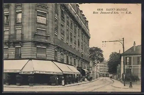 AK Saint-Mandé, Rue Jeanne-d`Arc avec coin de billard et magasin à l`angle