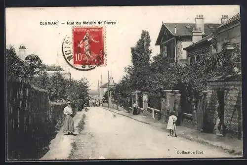 AK Clamart, Rue du Moulin de Pierre avec passants et maisons anciennes