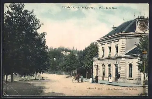 AK Fontenay-aux-Roses, Place de la Gare avec le Café-Restaurant de la Gare