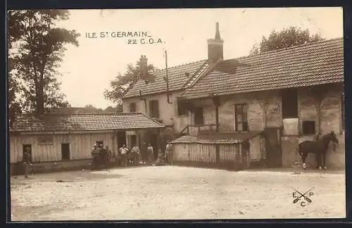 AK Île St-Germain, 22 C.O.A., vue de bâtiments avec cantine et cheval