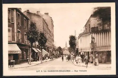 AK La Garenne-Colombes, Rue Voltaire animée avec passants et commerces
