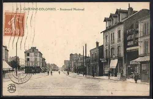 AK Garenne-Colombes, Boulevard National animé avec piétons et bâtiments d`époque