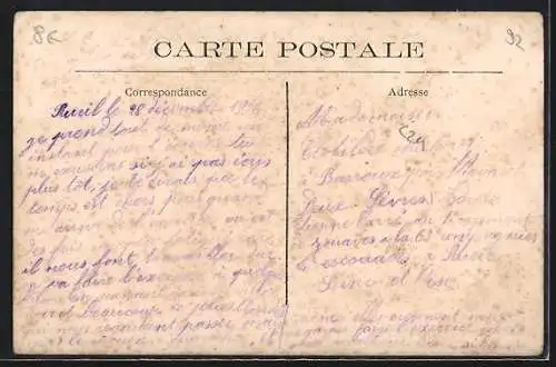 AK Rueil, Avenue du Chemin de Fer avec voitures et bâtiments commerciaux