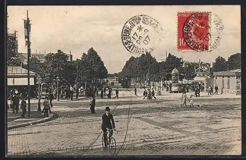 AK Neuilly-sur-Seine, La Rue de la Porte Maillot animée avec cycliste et passants