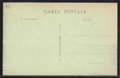 AK Courbevoie, Usine Delage E.M. avec passants devant l`entrée