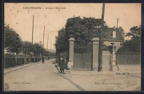 AK Colombes, Avenue Menelotte avec portail et passants