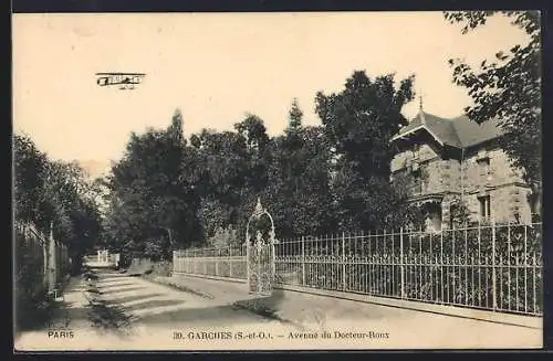 AK Garches /S.-et-O., Avenue du Docteur-Roux avec avion en vol