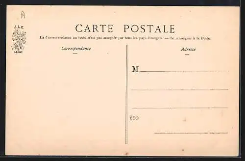 AK Saint-Cloud, La Porte du Palais dans le parc avec passants et bâtiments historiques