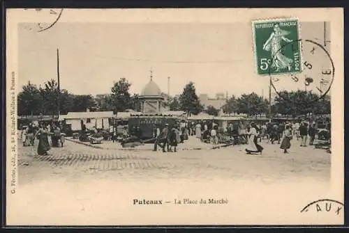 AK Puteaux, La Place du Marché animée avec des étals et des passants