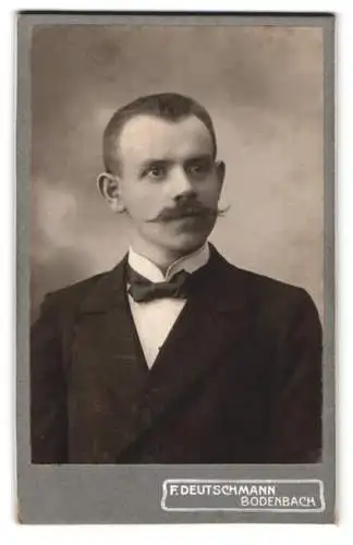 Fotografie F. Deutschmann, Bodenbach, Teplitzerstrasse 31, Porträt eines eleganten Herrn