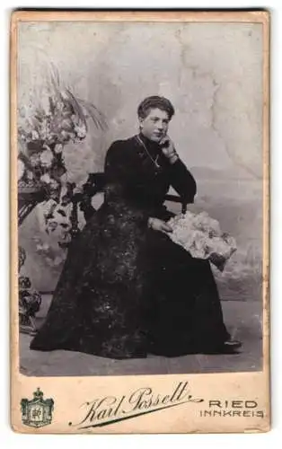 Fotografie Karl Posselt, Ried, Kirchenplatz 17, Elegante Dame mit Hut