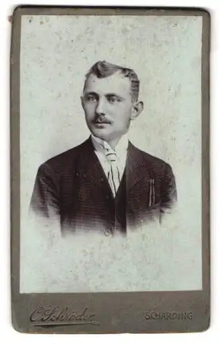 Fotografie C. Schröder, Schärding, Porträt eines jungen Mannes