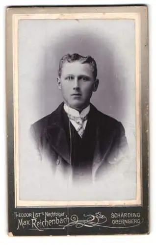 Fotografie Theodor List`s Nachfolger, Schärding, Porträt eines jungen Mannes