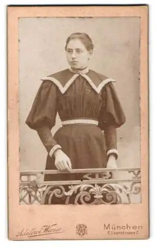 Fotografie Adalbert Werner, München, Elisenstrasse 7, Porträt einer Dame