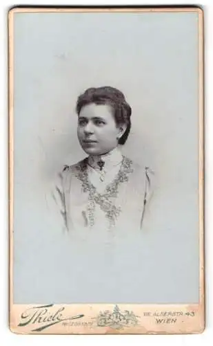 Fotografie Thiele, Wien, Alserstrasse 43, Porträt einer Frau