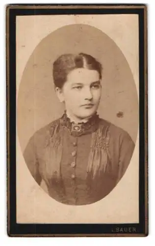Fotografie L. Bauer, Wien, I. Mölkerbastei 20, Porträt einer Frau