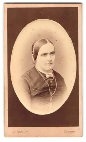 Fotografie J. Bichler, Steyer, Porträt einer Frau