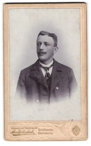 Fotografie Max Reichenbach, Schärding, Porträt eines Mannes mit Schnurrbart