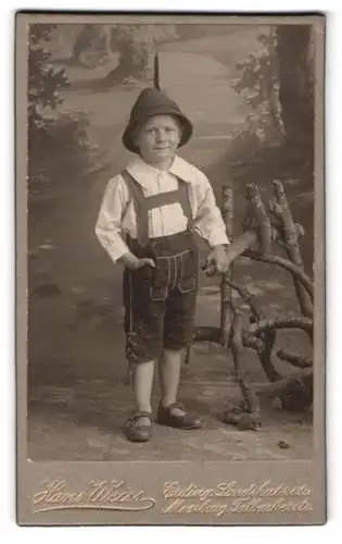 Fotografie Hans Weiss, Erding, Landshuterstrasse 304, Junge in Tracht