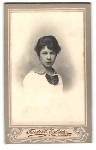 Fotografie Friedrich Eglseer, St. Pölten, Schiessstattpromenade 23, Porträt einer eleganten jungen Frau