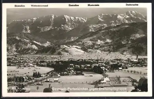 AK Garmisch-Partenkirchen, Blick zur Dreitorspitzgruppe, Wettersteinwand, Skistadion