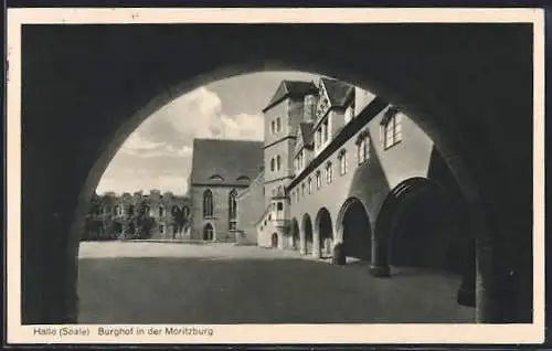 AK Halle /Saale, Burghof in der Moritzburg