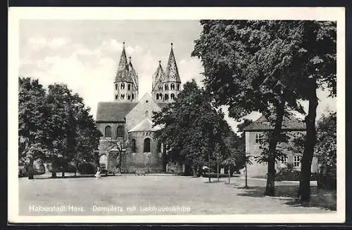 AK Halberstadt /Harz, Domplatz mit Liebfrauenkirche