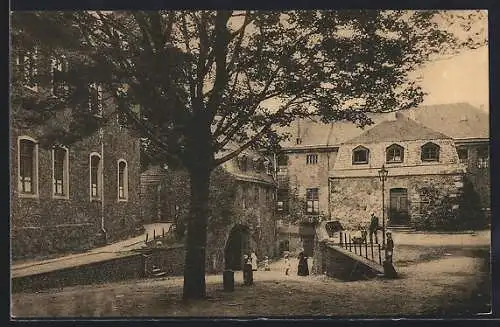 AK Siegburg, Benediktiner-Abtei Michaelsberg, Erster Klosterhof